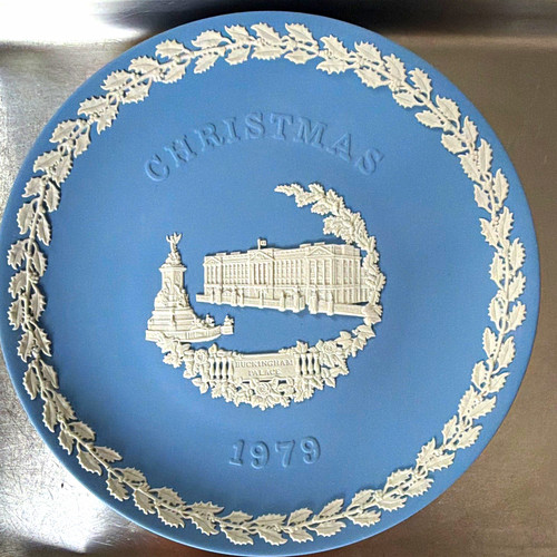 Wedgwood blue white - &,