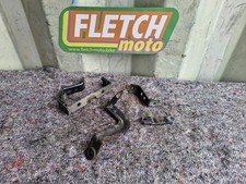 2004 TRIUMPH 955I SPEED TRIPLE ASSORTED METAL BRACKETS FIXINGS PLATES HARDWARE