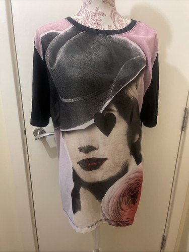 Very unique moschino - very,