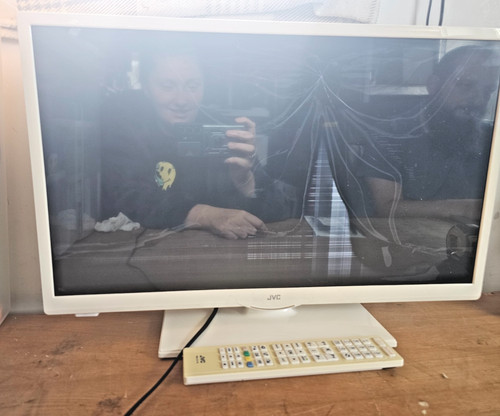 Jvc led smart - 24", dvd