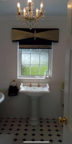 Black crushed velvet window - black,
