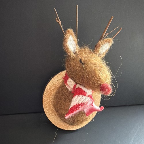 Wool mounted deer - mounted,