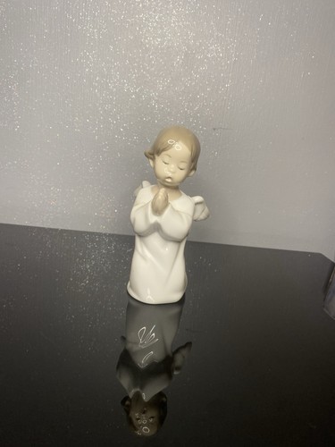 Lladro angel praying - 'angel, praying'