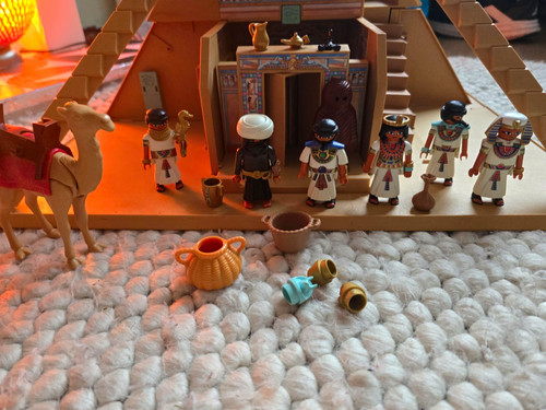 Old skool playmobil pyramid - old,