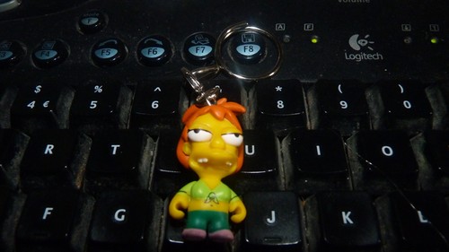 Kidrobot the simpsons keyring - the,