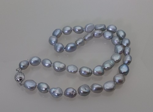 Freshwater baroque pearl - baroque,
