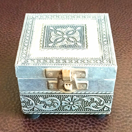 Vintage indian embossed - vintage, metal
