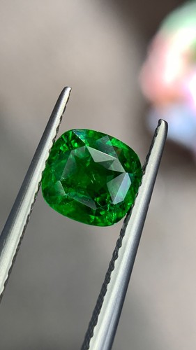 Natural tsavorite garnet - tsavorite,