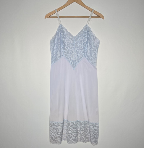 Vintage vanity fair - light, blue