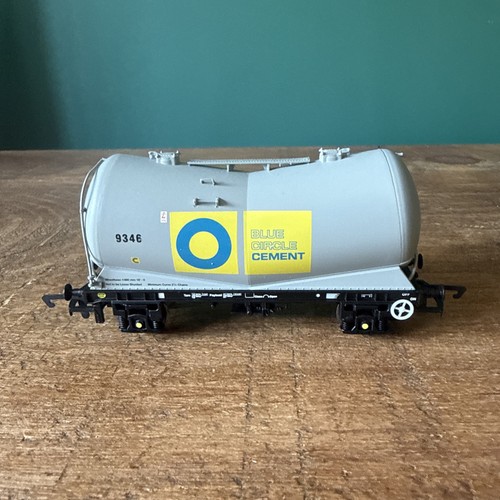 Hornby blue circle - circle, cement