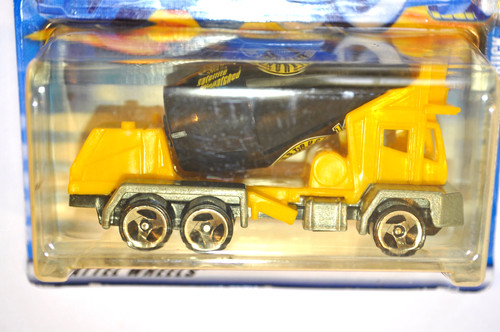 Hot wheels oshkosh cement - oshkosh,