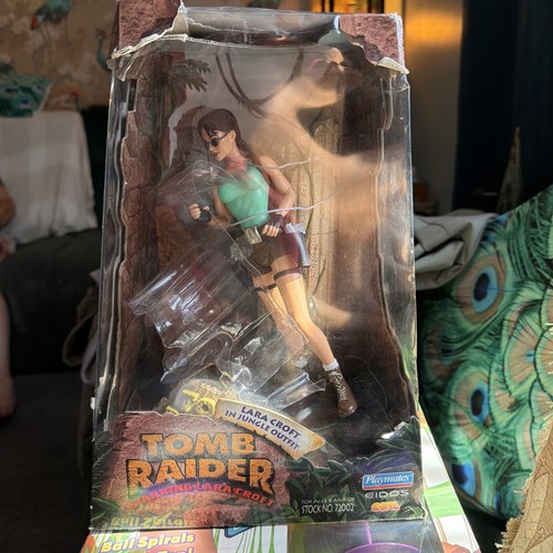 Playmates toys tomb - toys, raider