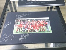 LIVERPOOL  SIGNED TEAM