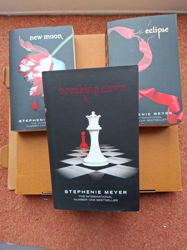 Twilight saga book set new - book,