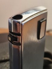 Retro Ronson varaflame electric lighter works and in very good condition Sleek