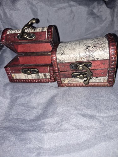 Wooden treasure chest trinket - treasure,