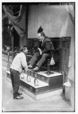 De Luca,men,shoe shining,cleaning,chairs,stools,sidewalks,Bain News Service 2
