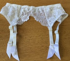 Good Condition M&S White Suspender Belt Size 16