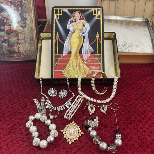 Sparkly costume jewellery - sparkly,