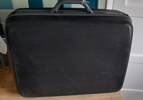 Samsonite hard shell wheeled - 4,