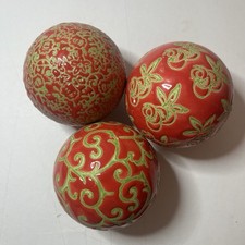 Ceramic Carpet Balls Decor Set