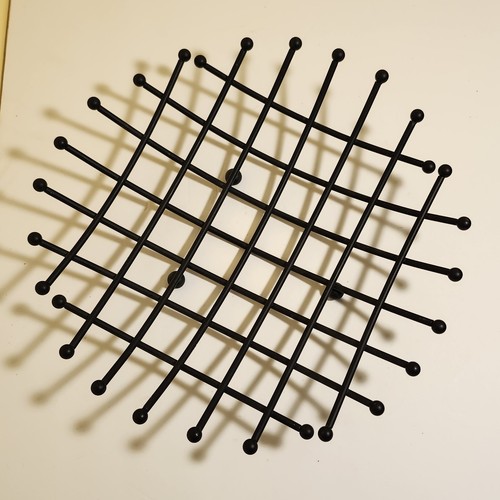 Black metal grid modernist - black,