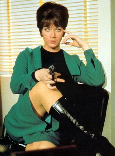 Linda thorson unsigned - unsigned, x