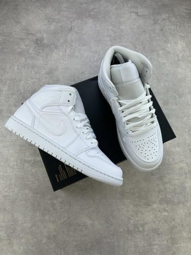 Nike air jordan mid - air,