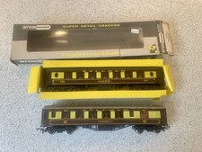 Wrenn OO Gauge 2 pullman cars.