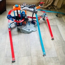 Zuru Metal Machines Gorilla Rampage Playset Multi level Garage for Die Cast Cars