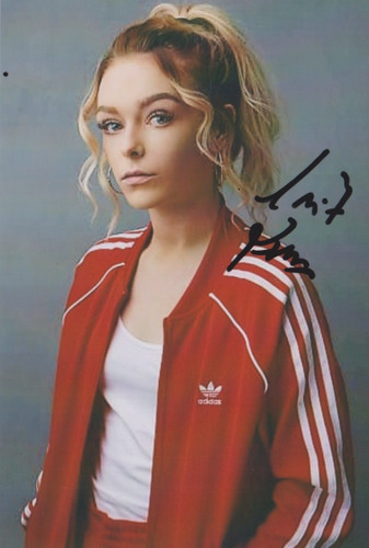 Cait fitton hand signed - cait, signed**