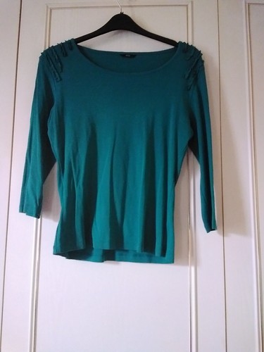 And ladies tops - m,