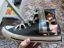 Wonder Woman Converse 