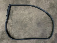 PORSCHE 996 DRIVERS SIDE DOOR SEAL 2002 YEAR RIGHT SIDE O/s