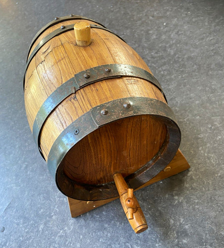 Wooden barrel drinks dispenser - wooden,