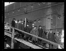 Photo:Group descending