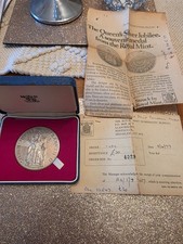 1977 Great Britain Elizabeth II Silver Jubilee Queen’s Award Boxed Silver Medal