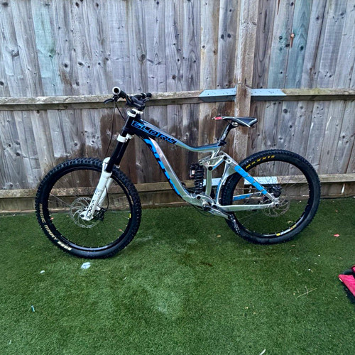 Giant glory downhill bike - , 27.5