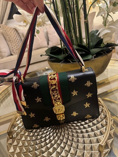 Gucci textured calfskin bee - gucci,