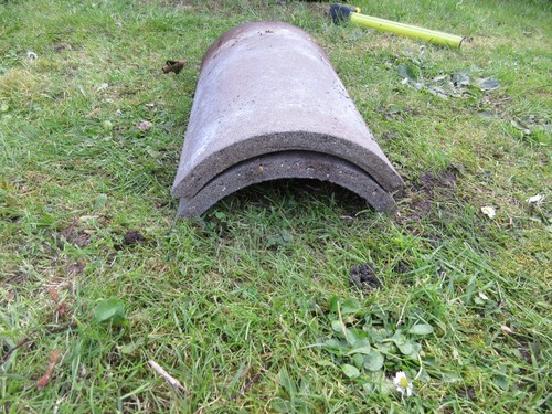 Half round concrete ridge - round,