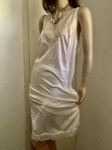 Vtg white silky antistat nylon - vtg,