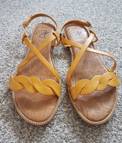 Lovely mantaray sandals - lovely,