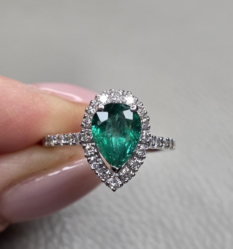 18ct gold emerald and diamond - gold,