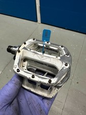 DMR V12 white pedals, used, metal