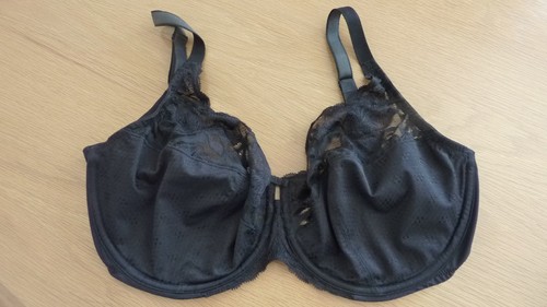 Ladies black lacy bra size - black,