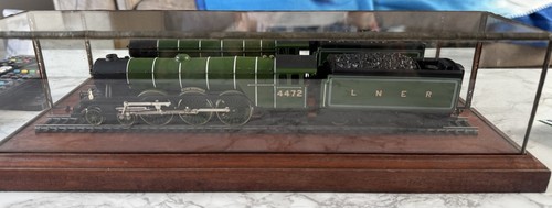 Hornby lner 4472 steam - hornby,