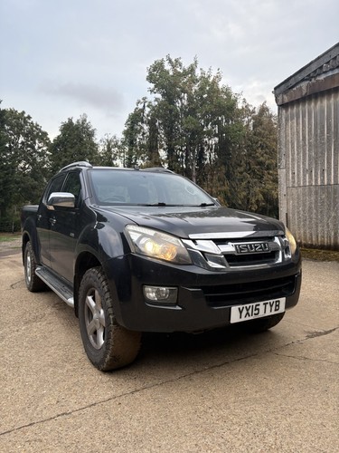 Black isuzu dmax - black,
