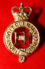 HOUSEHOLD CAVALRY GOLD ANODISED STAYBRITE QEC CAP BADGE