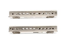 ORIENTAL LIMITED N GAUGE PAIR OF AT&SF PULLMAN SILVER TYUONYI & TSANKAWI COACHES