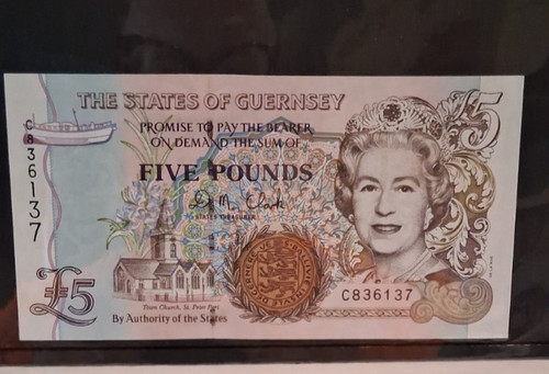 Guernsey pounds banknote - 5, qe